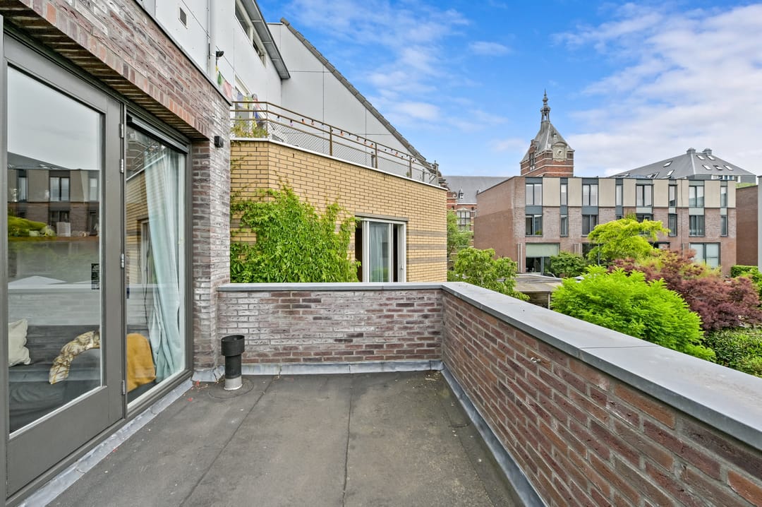 Spacious Renovated Townhouse in Historic Delft Center with Four Bedrooms and Two Bathrooms — 26