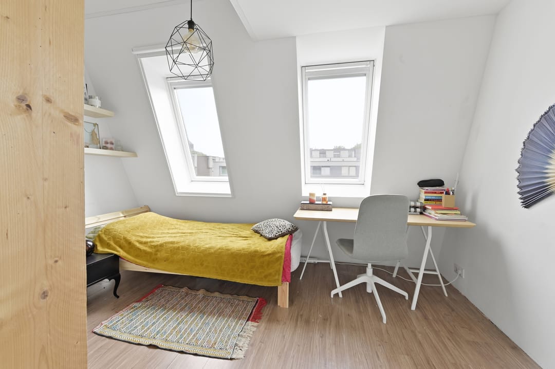 Spacious Renovated Townhouse in Historic Delft Center with Four Bedrooms and Two Bathrooms — 38
