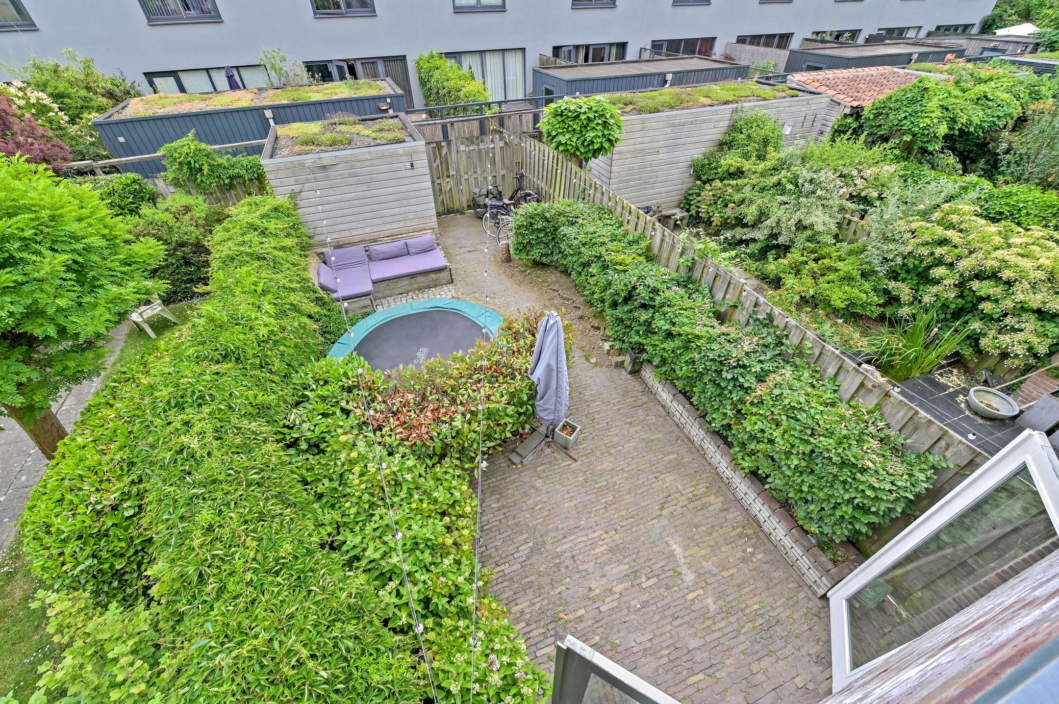 Spacious Renovated Townhouse in Historic Delft Center with Four Bedrooms and Two Bathrooms — 27