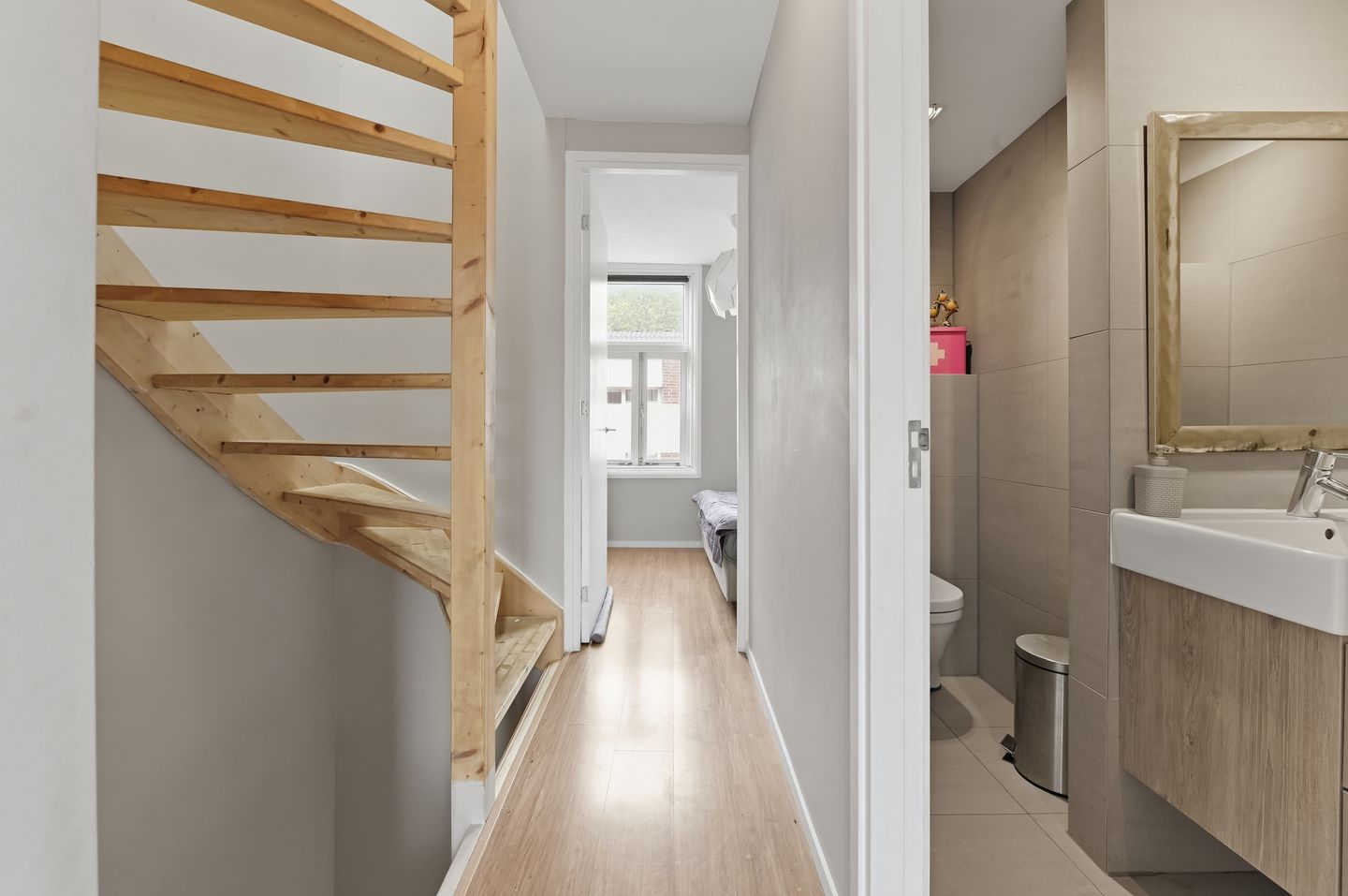 Spacious Renovated Townhouse in Historic Delft Center with Four Bedrooms and Two Bathrooms — 20