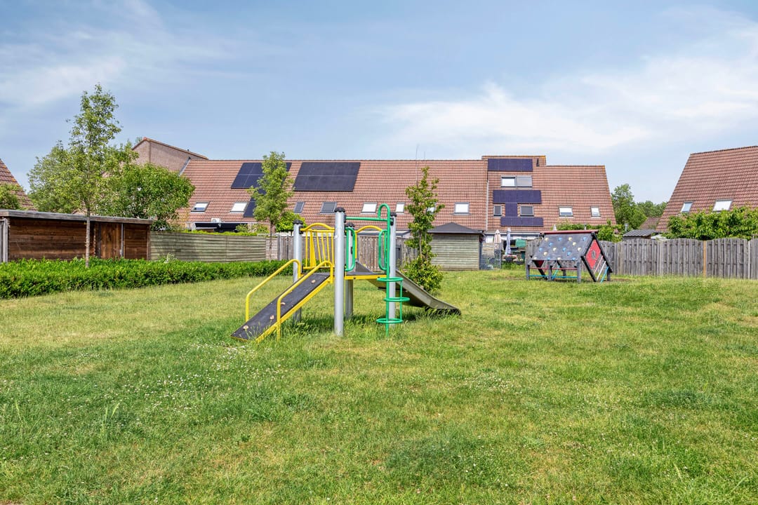 Renovated Family Home with Spacious Garden and Private Driveway in Child-Friendly Abersland — 28