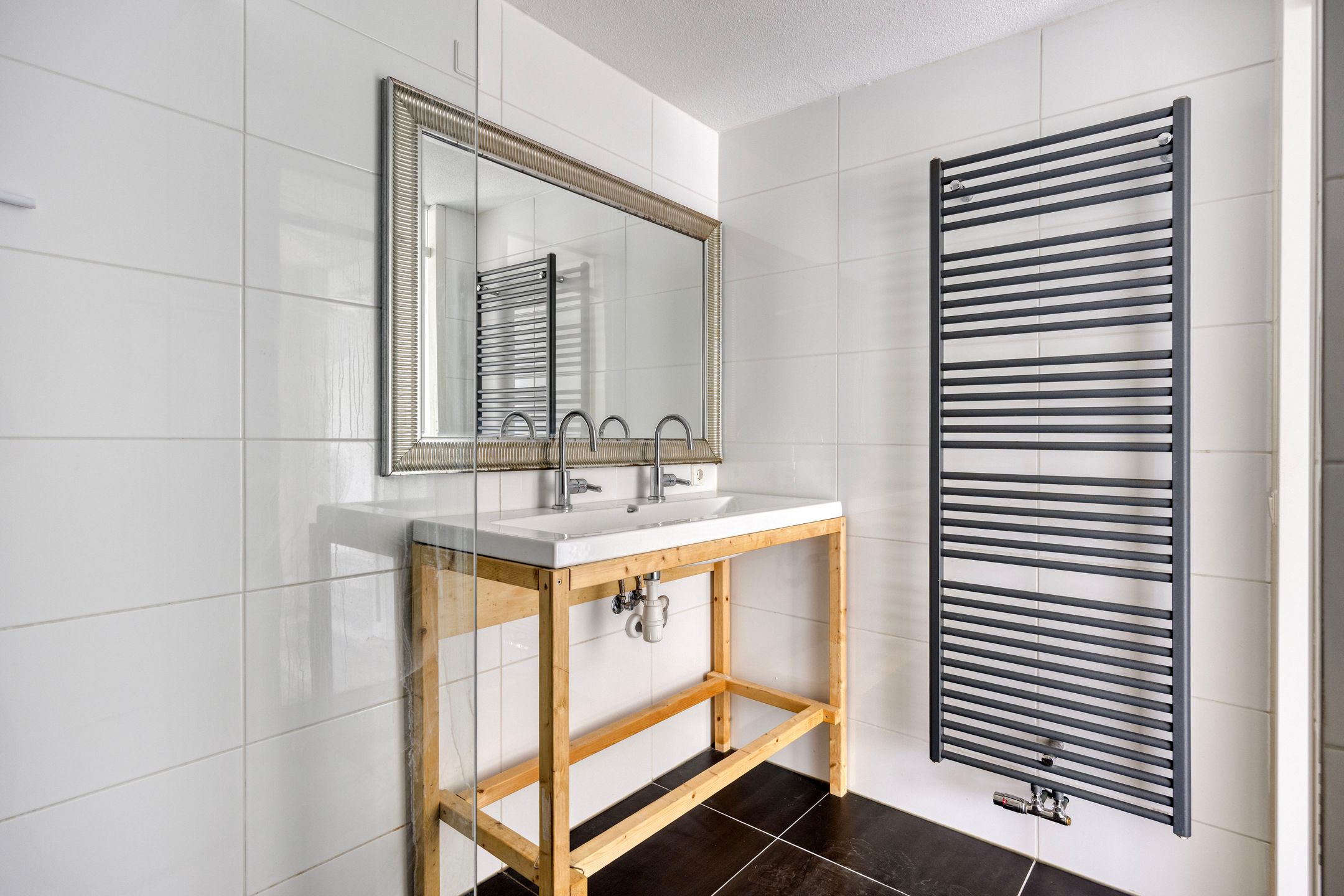 Renovated Family Home with Spacious Garden and Private Driveway in Child-Friendly Abersland — 15
