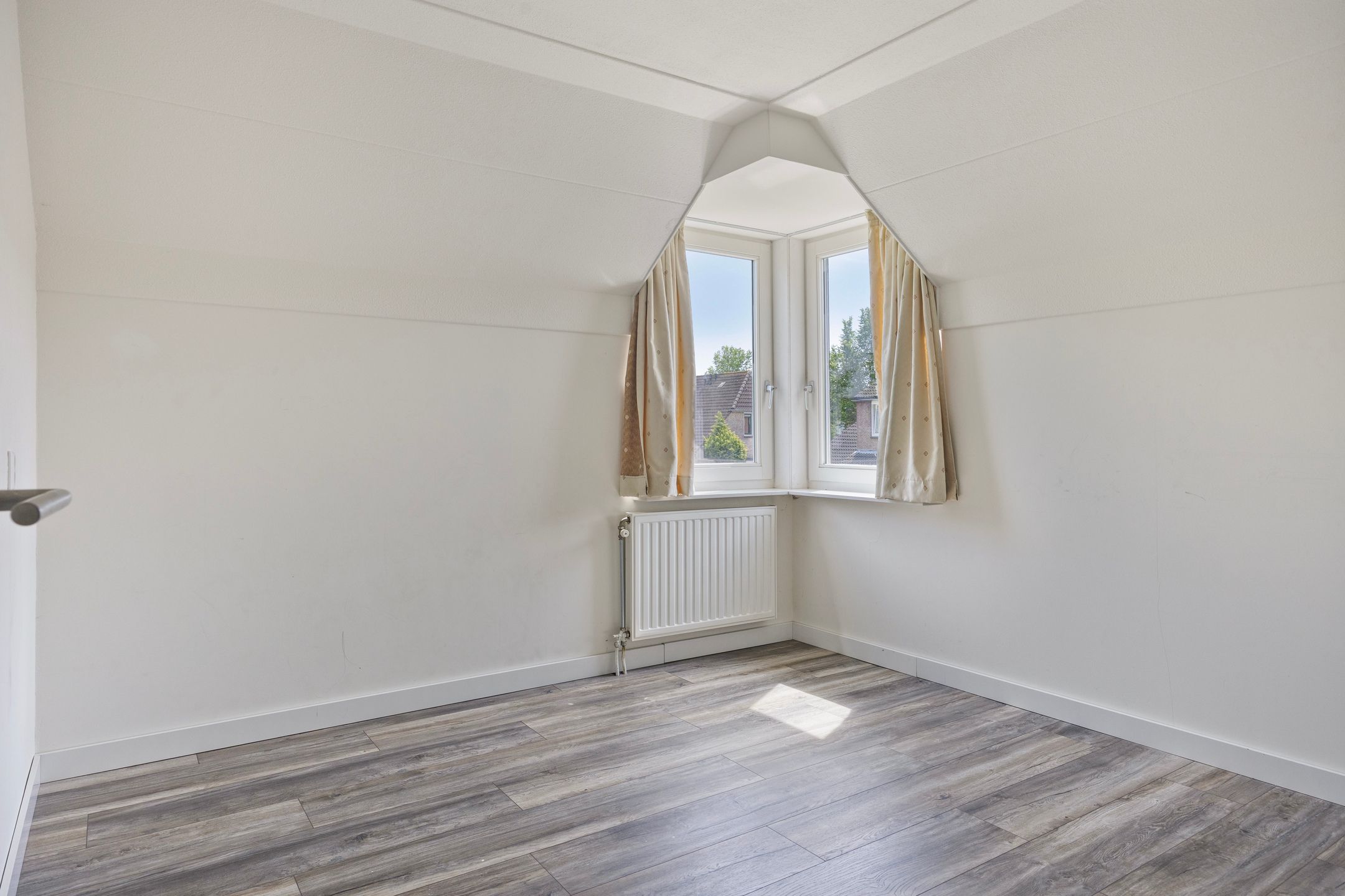 Renovated Family Home with Spacious Garden and Private Driveway in Child-Friendly Abersland — 12