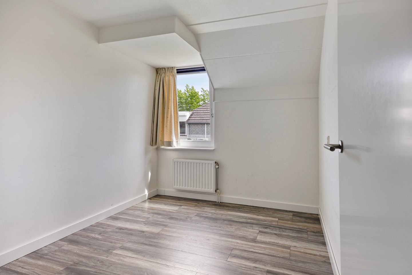 Renovated Family Home with Spacious Garden and Private Driveway in Child-Friendly Abersland — 14
