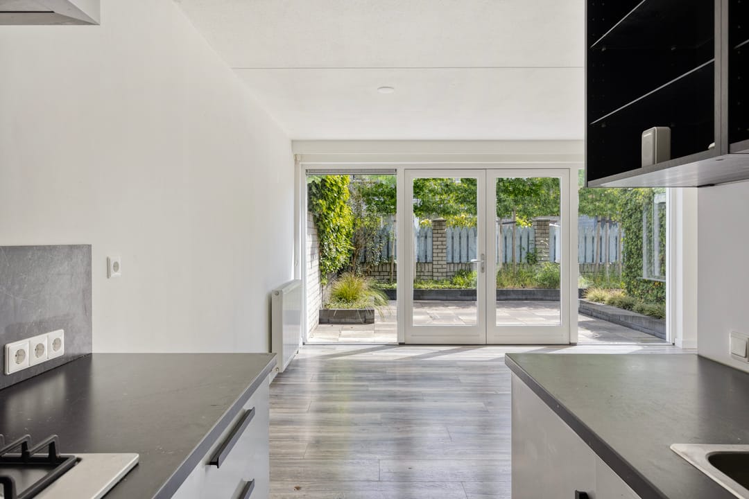 Renovated Family Home with Spacious Garden and Private Driveway in Child-Friendly Abersland — 8