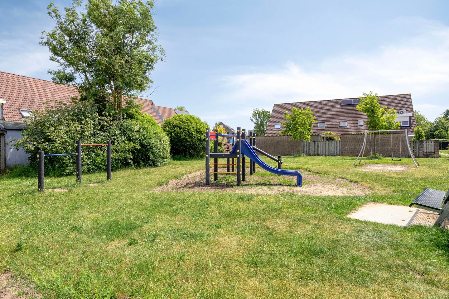 Renovated Family Home with Spacious Garden and Private Driveway in Child-Friendly Abersland — 29