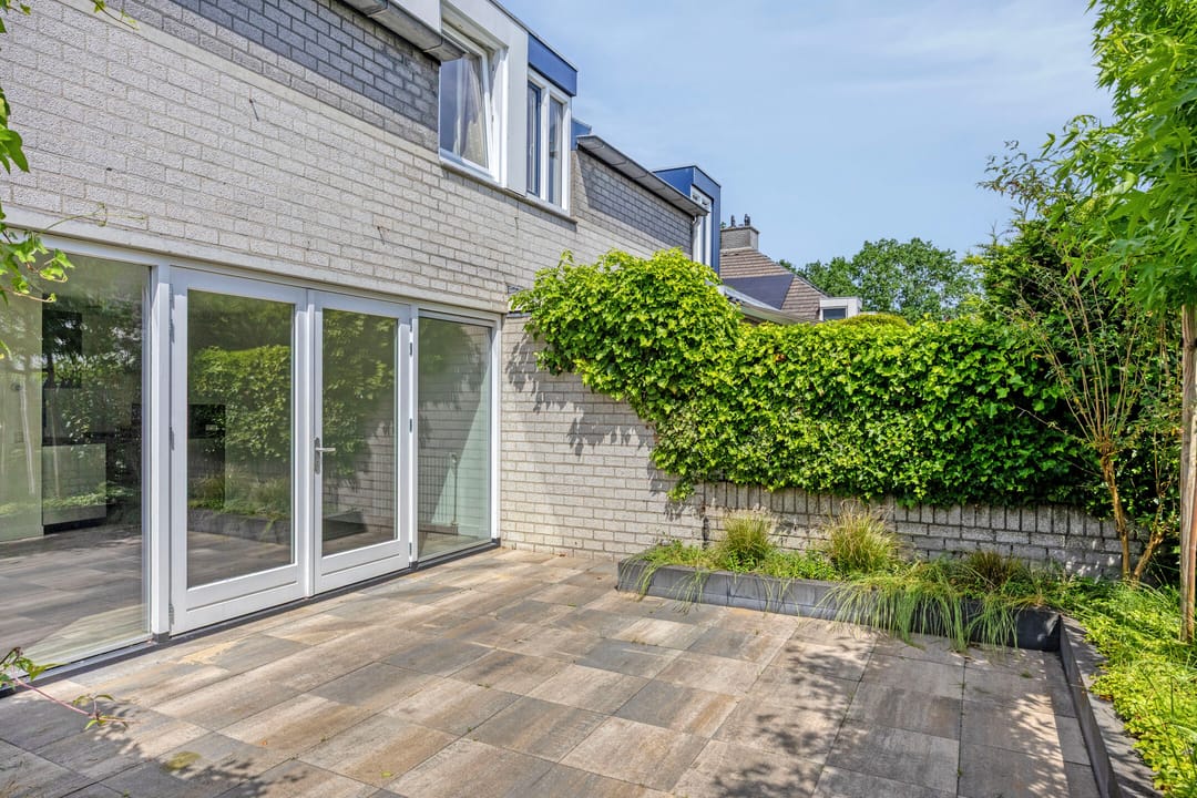 Renovated Family Home with Spacious Garden and Private Driveway in Child-Friendly Abersland — 22