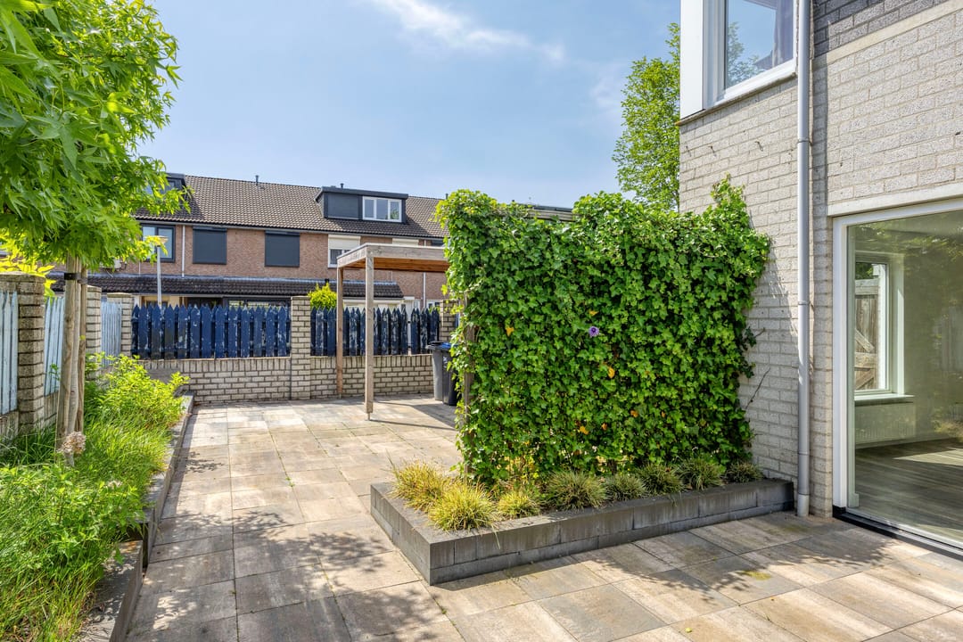 Renovated Family Home with Spacious Garden and Private Driveway in Child-Friendly Abersland — 23