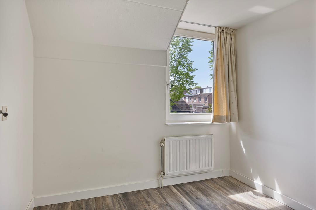 Renovated Family Home with Spacious Garden and Private Driveway in Child-Friendly Abersland — 11