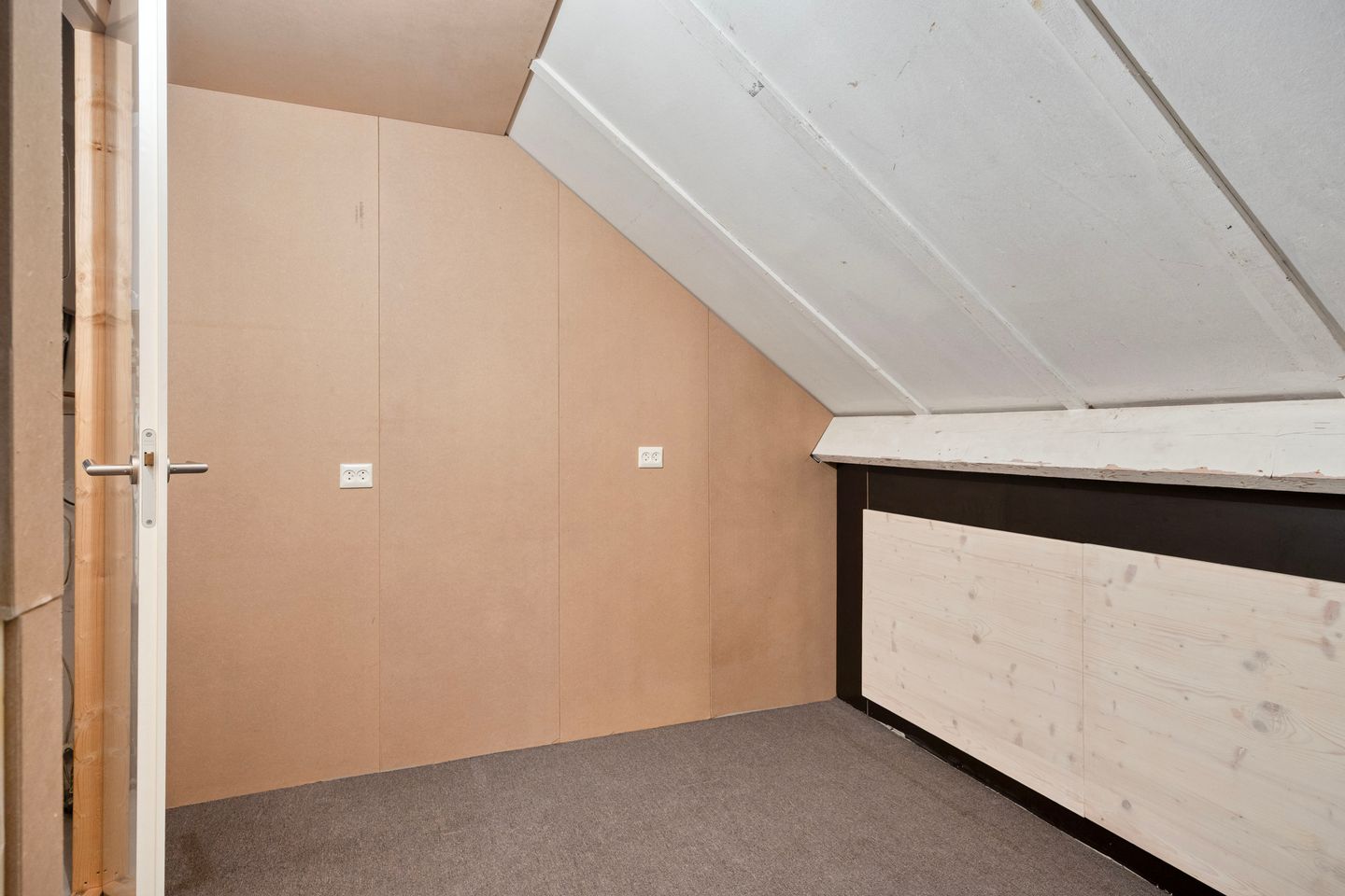 Renovated Family Home with Spacious Garden and Private Driveway in Child-Friendly Abersland — 19