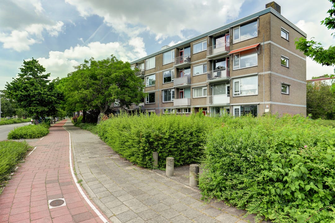 Amplio apartamento de 3 habitaciones con dos balcones y vista libre en Ridderkerk