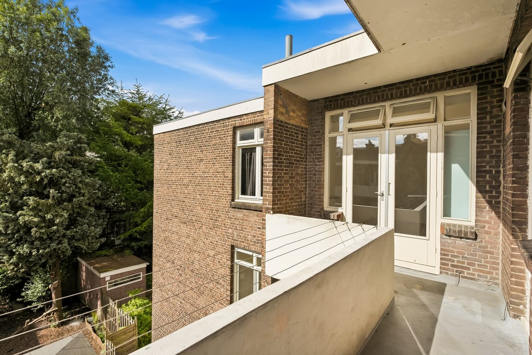 Spacious 3-Bedroom Apartment with Multiple Balconies in De Pijp — 13