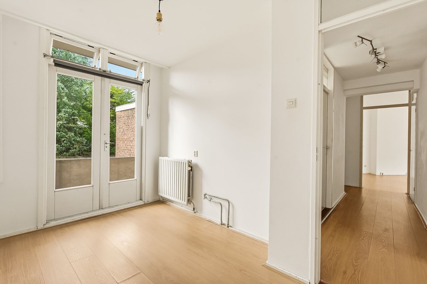 Spacious 3-Bedroom Apartment with Multiple Balconies in De Pijp — 19