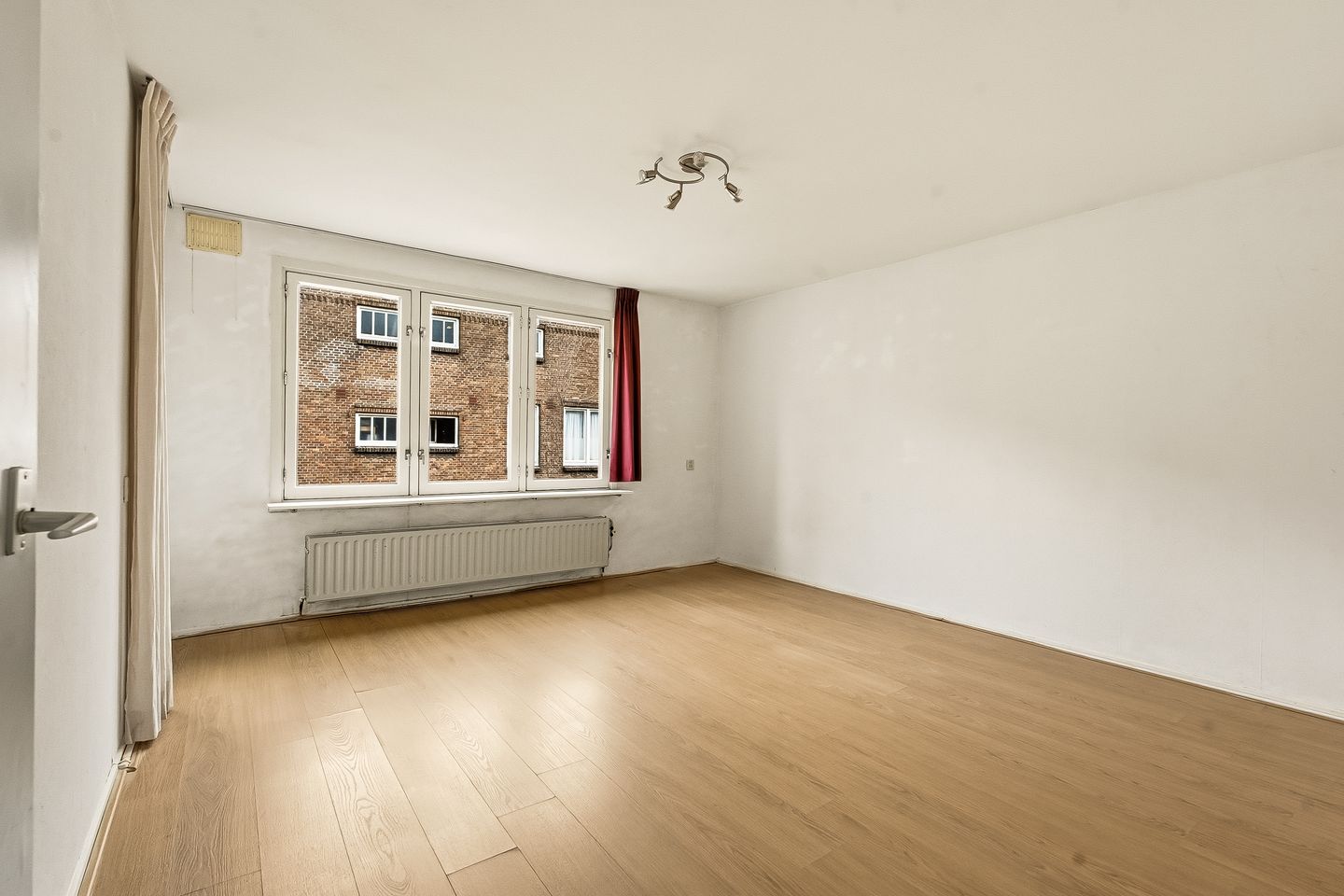 Spacious 3-Bedroom Apartment with Multiple Balconies in De Pijp — 14
