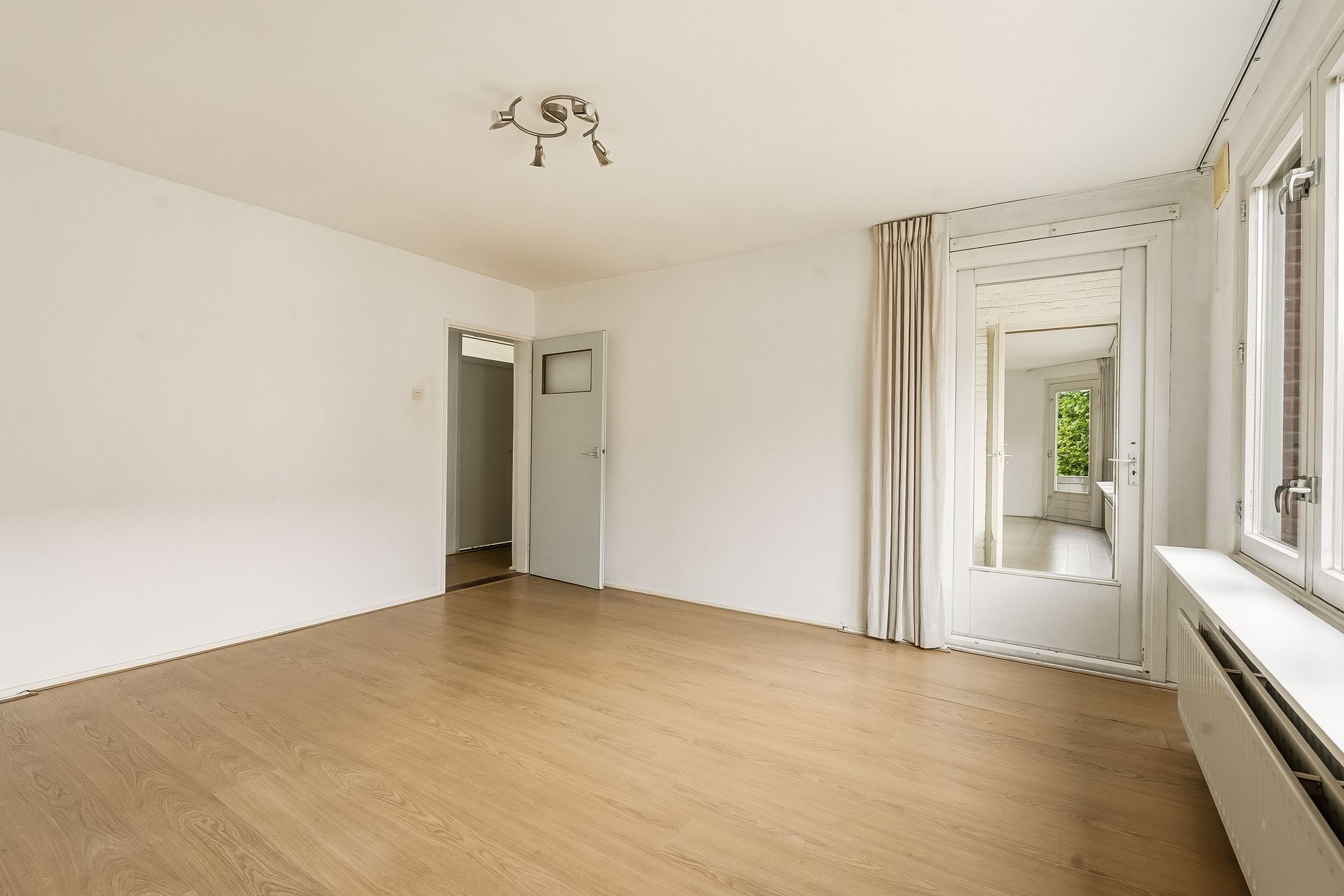 Spacious 3-Bedroom Apartment with Multiple Balconies in De Pijp — 15