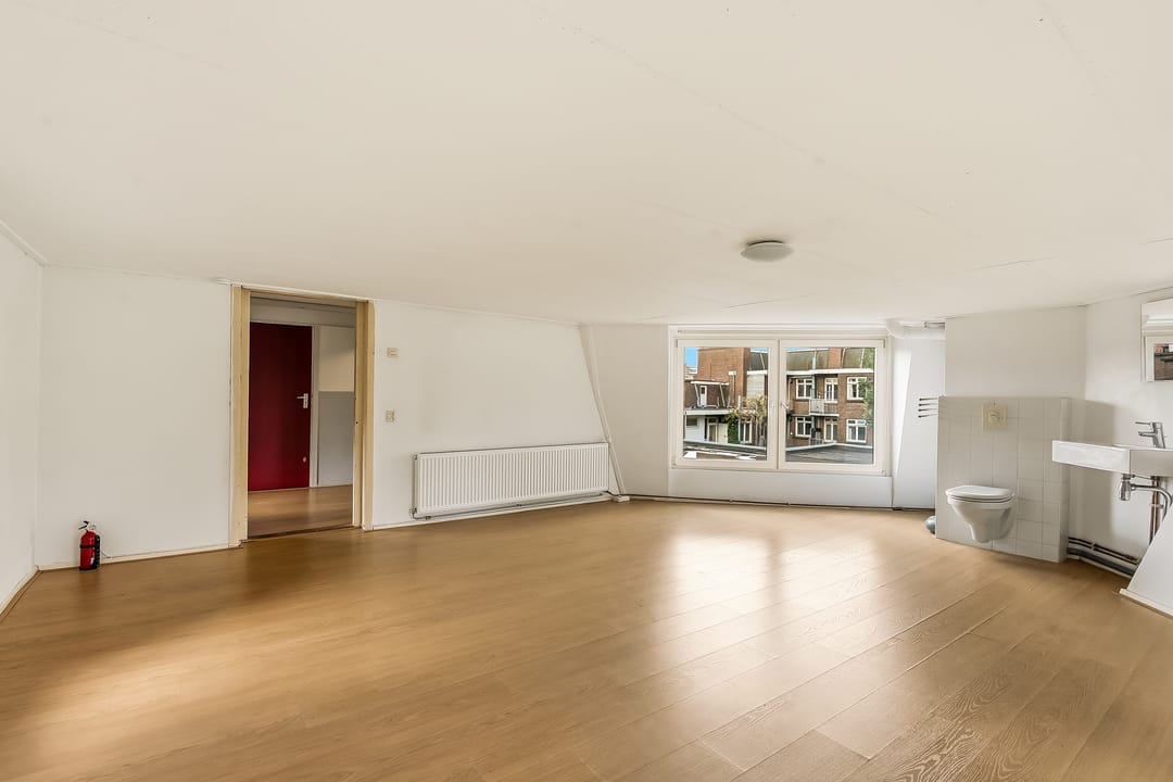 Spacious 3-Bedroom Apartment with Multiple Balconies in De Pijp — 22