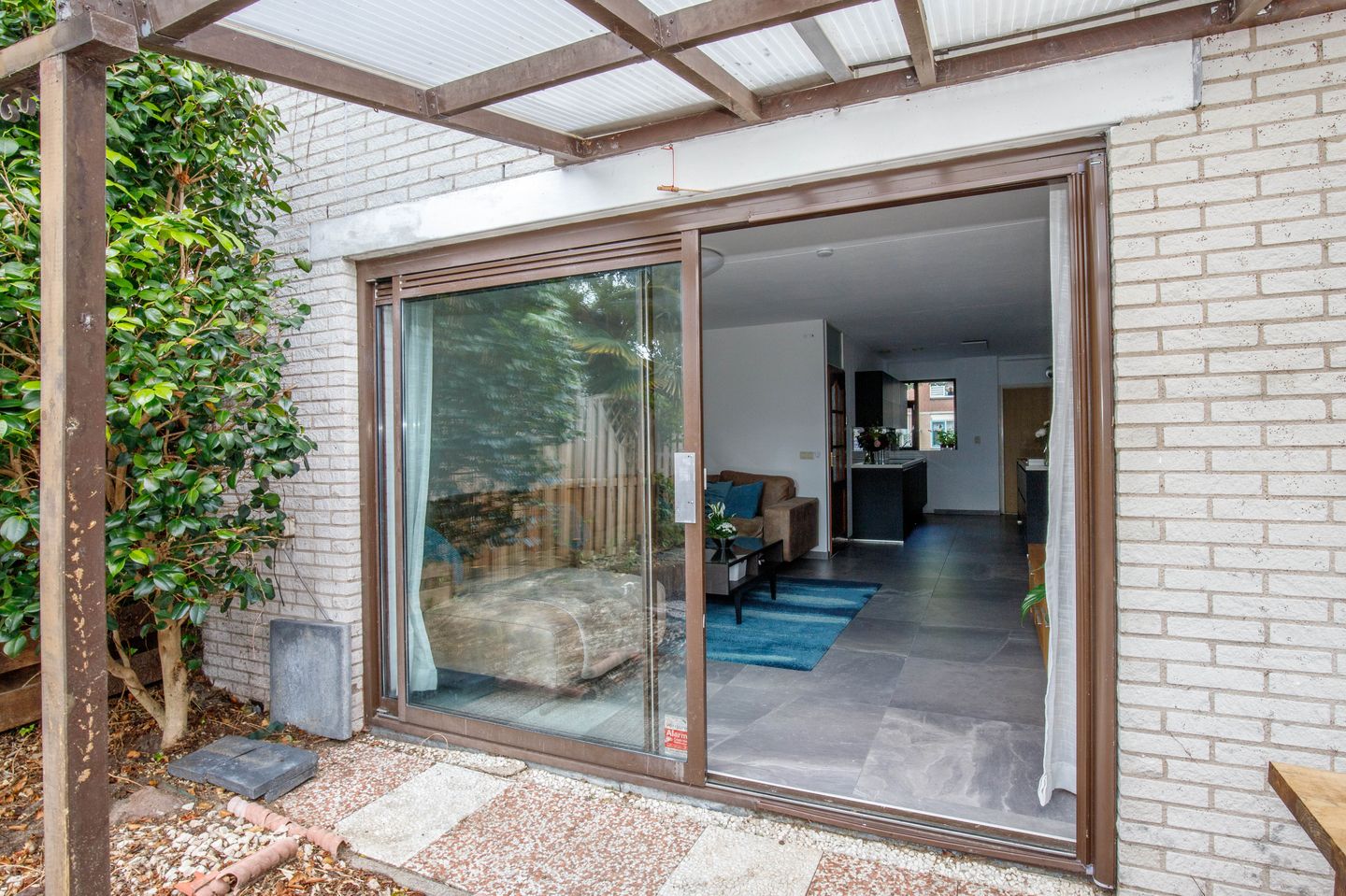 Spacious Semi-Detached Home with Waterfront Garden and Garage in Rotterdam — 35