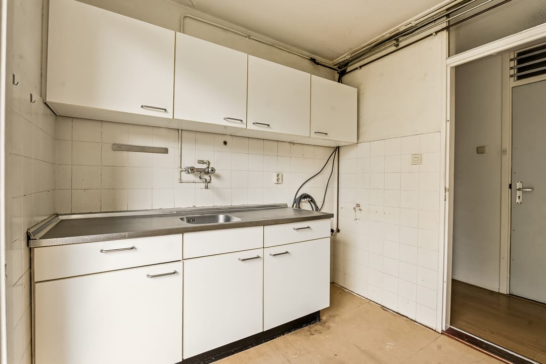 Spacious 3-Bedroom Apartment with Multiple Balconies in De Pijp — 11