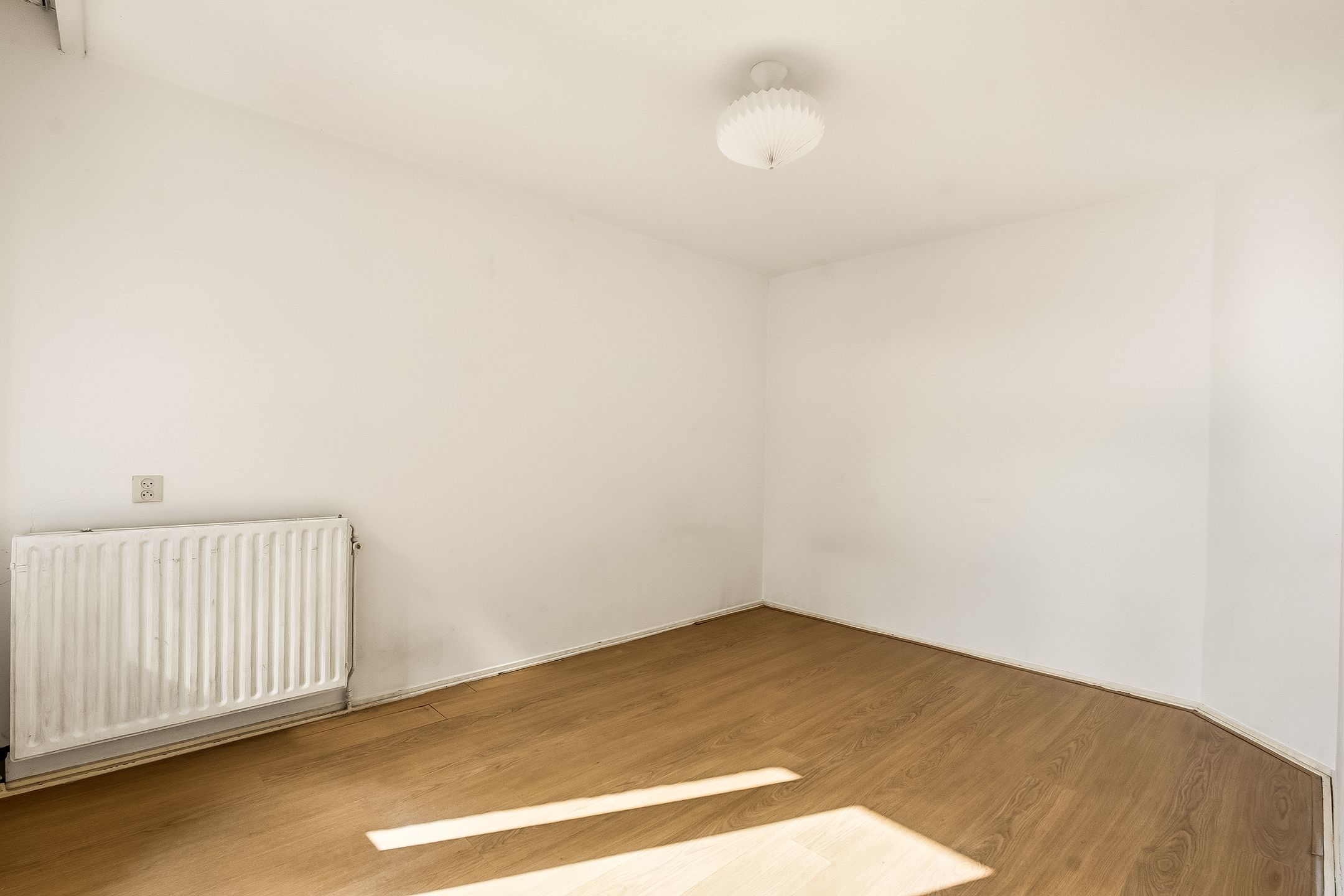 Spacious 3-Bedroom Apartment with Multiple Balconies in De Pijp — 18