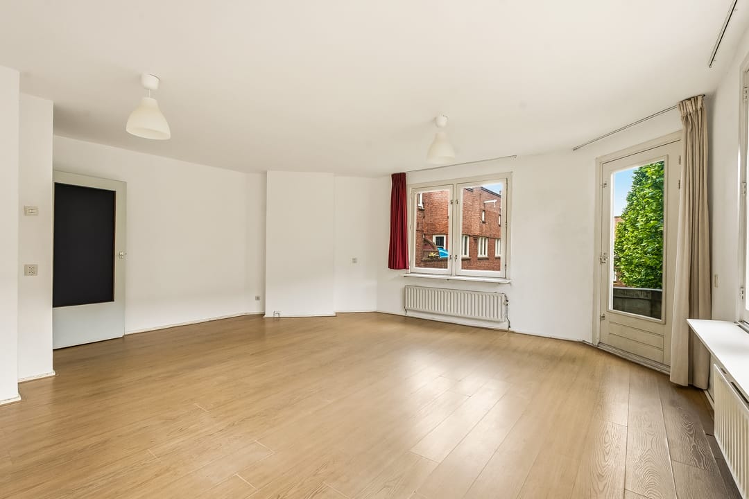 Spacious 3-Bedroom Apartment with Multiple Balconies in De Pijp — 7