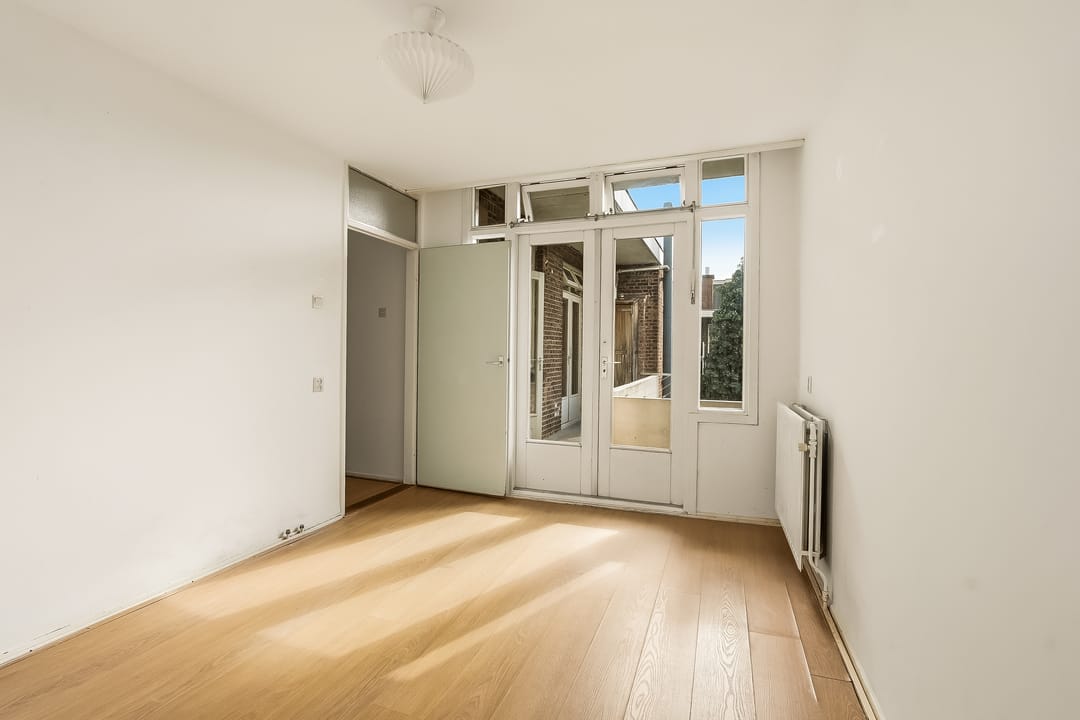 Spacious 3-Bedroom Apartment with Multiple Balconies in De Pijp — 17