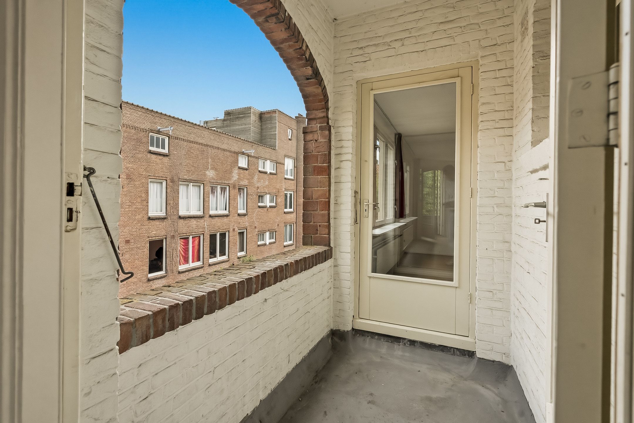 Spacious 3-Bedroom Apartment with Multiple Balconies in De Pijp — 9