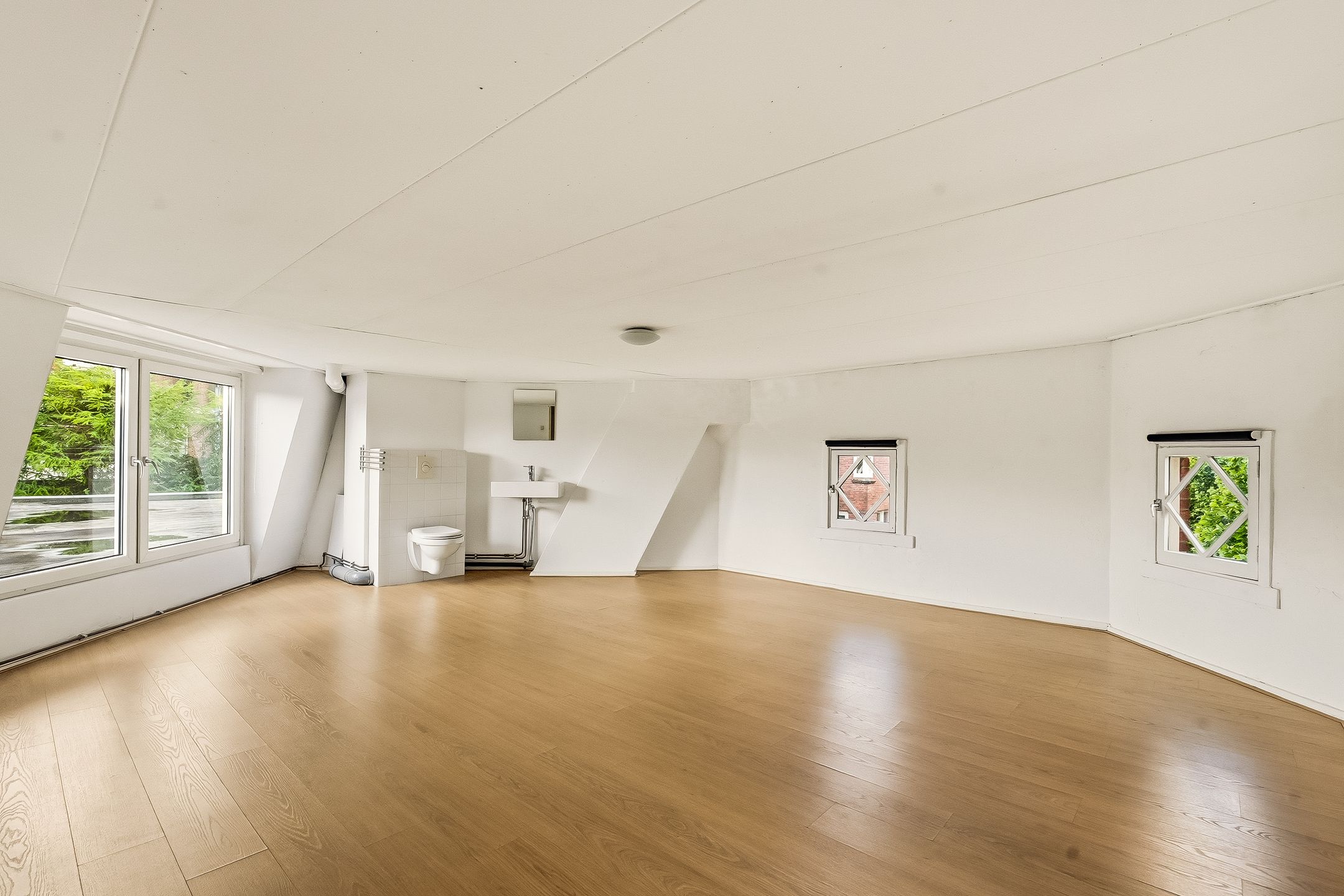 Spacious 3-Bedroom Apartment with Multiple Balconies in De Pijp — 21