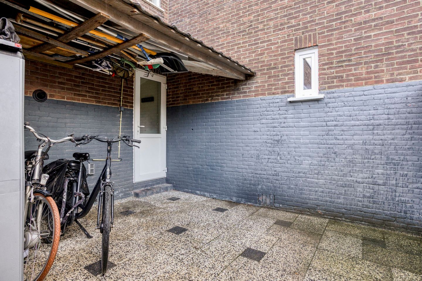 Corner Home with Solar Panels in De Staart, Dordrecht — 25