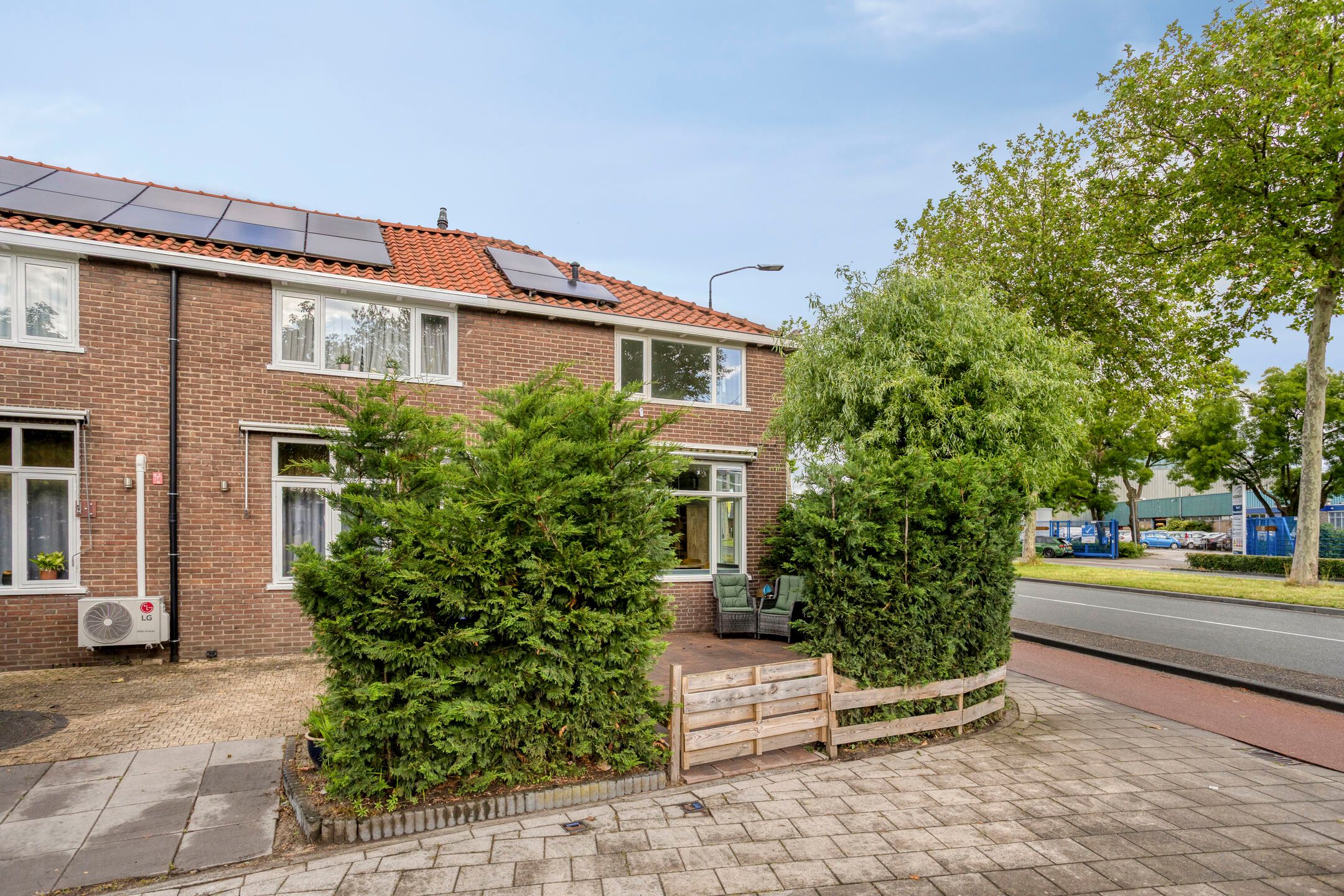 Corner Home with Solar Panels in De Staart, Dordrecht — 30