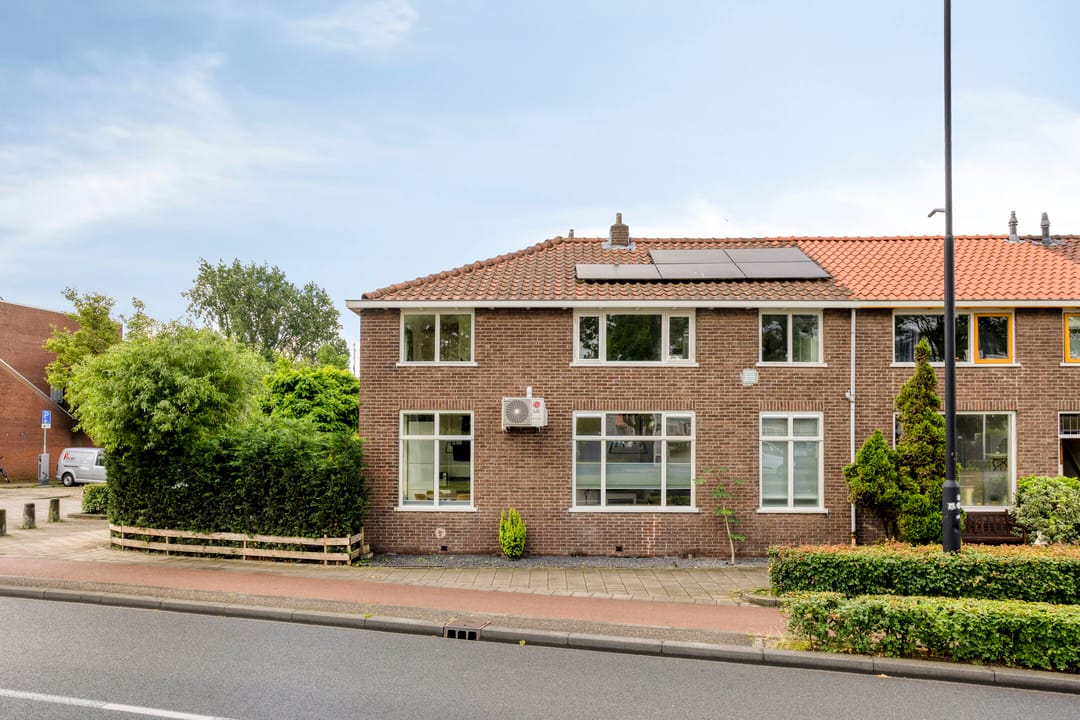 Corner Home with Solar Panels in De Staart, Dordrecht — 31