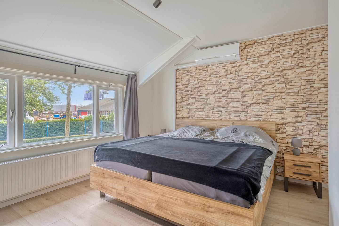 Corner Home with Solar Panels in De Staart, Dordrecht — 19
