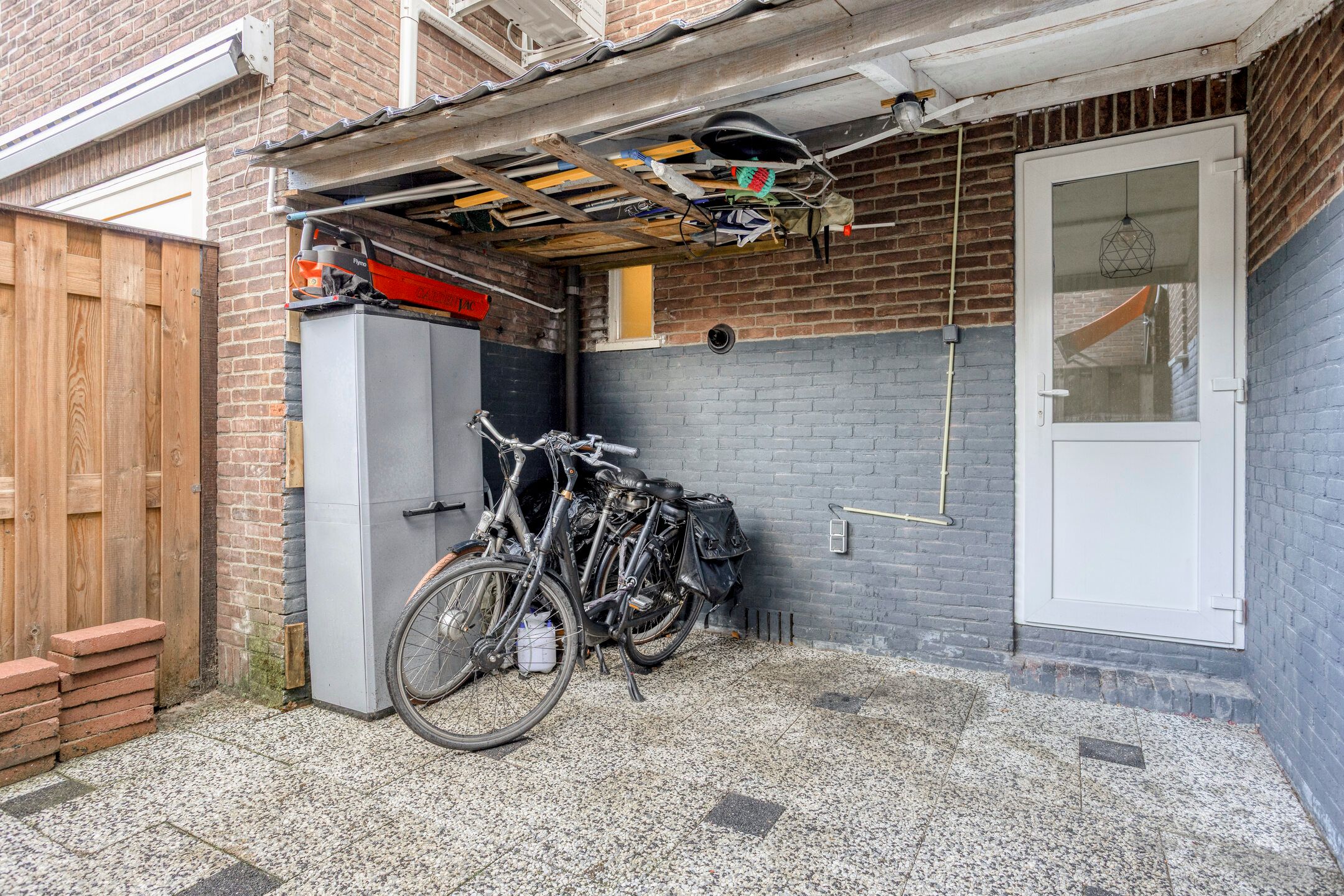 Corner Home with Solar Panels in De Staart, Dordrecht — 27