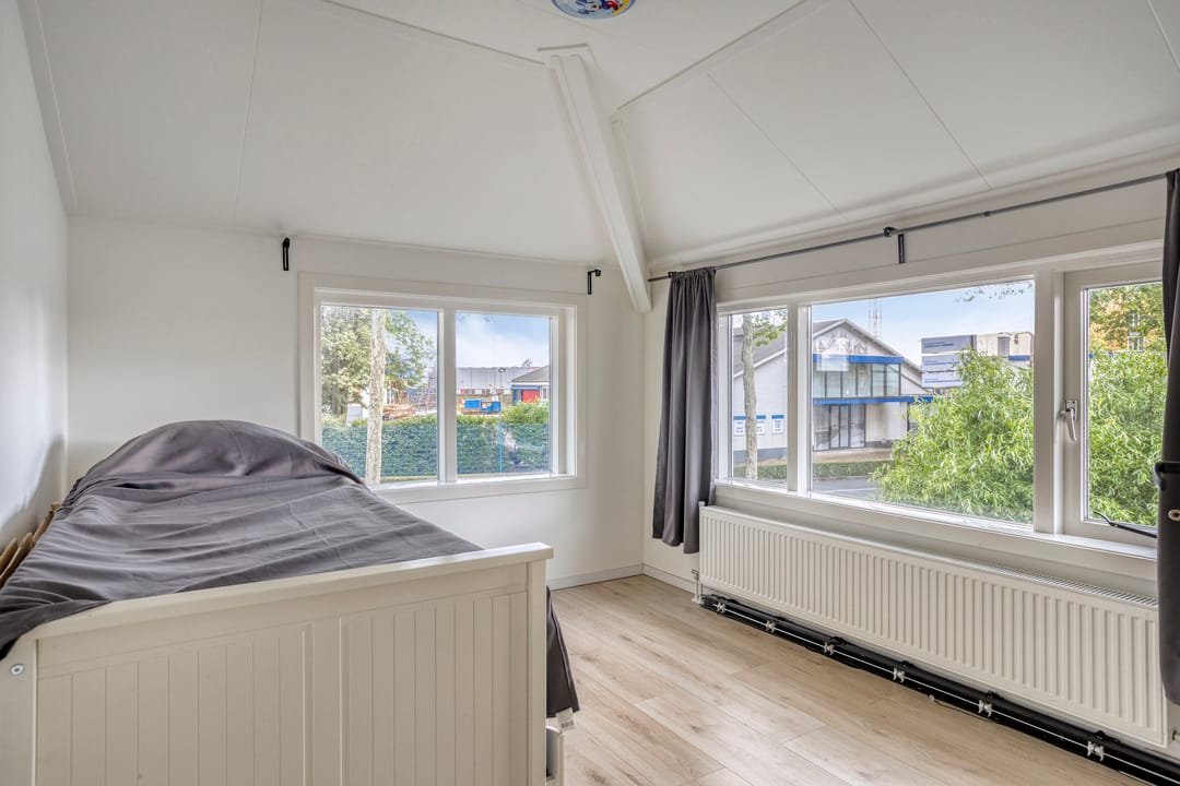 Corner Home with Solar Panels in De Staart, Dordrecht — 23