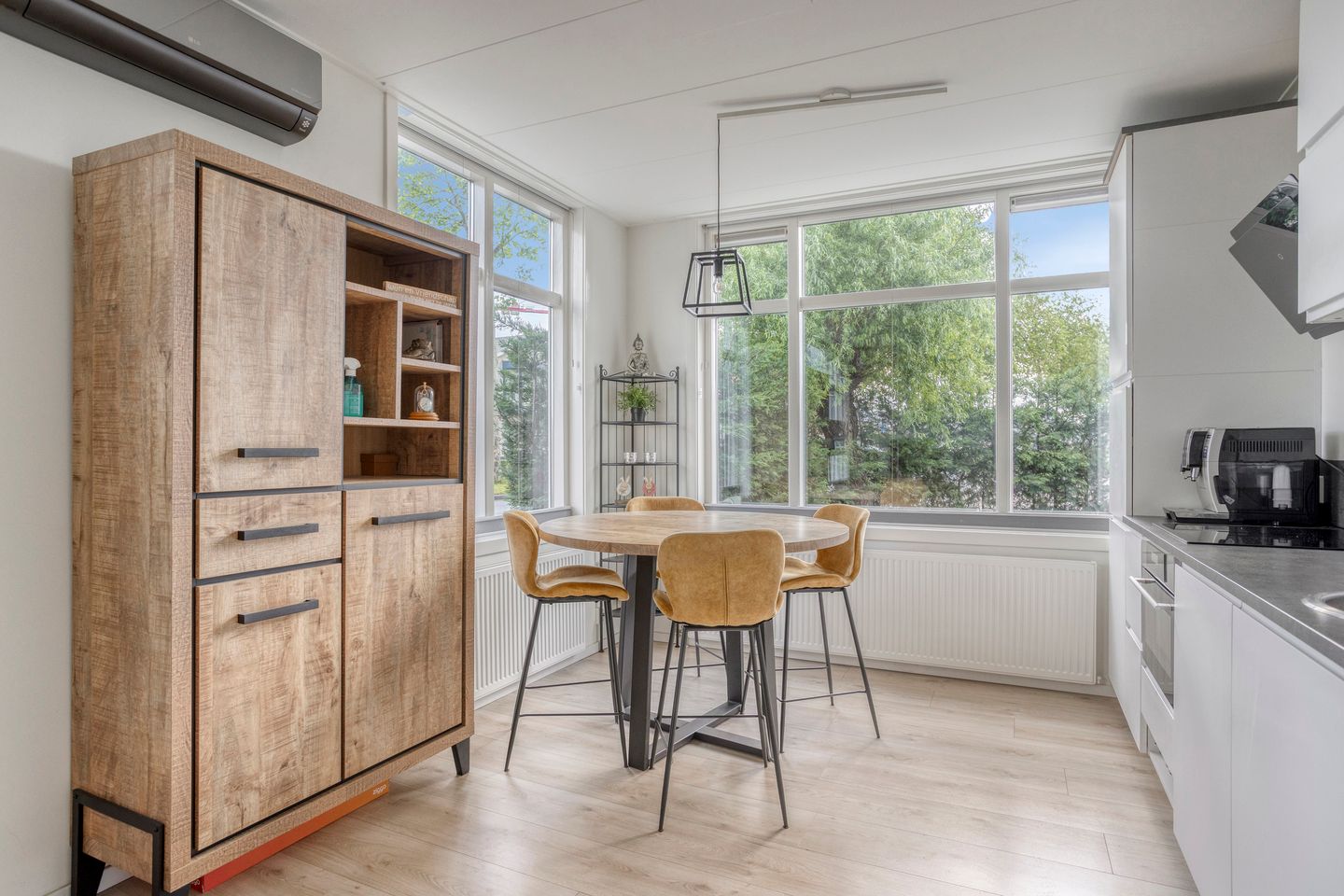 Corner Home with Solar Panels in De Staart, Dordrecht — 10