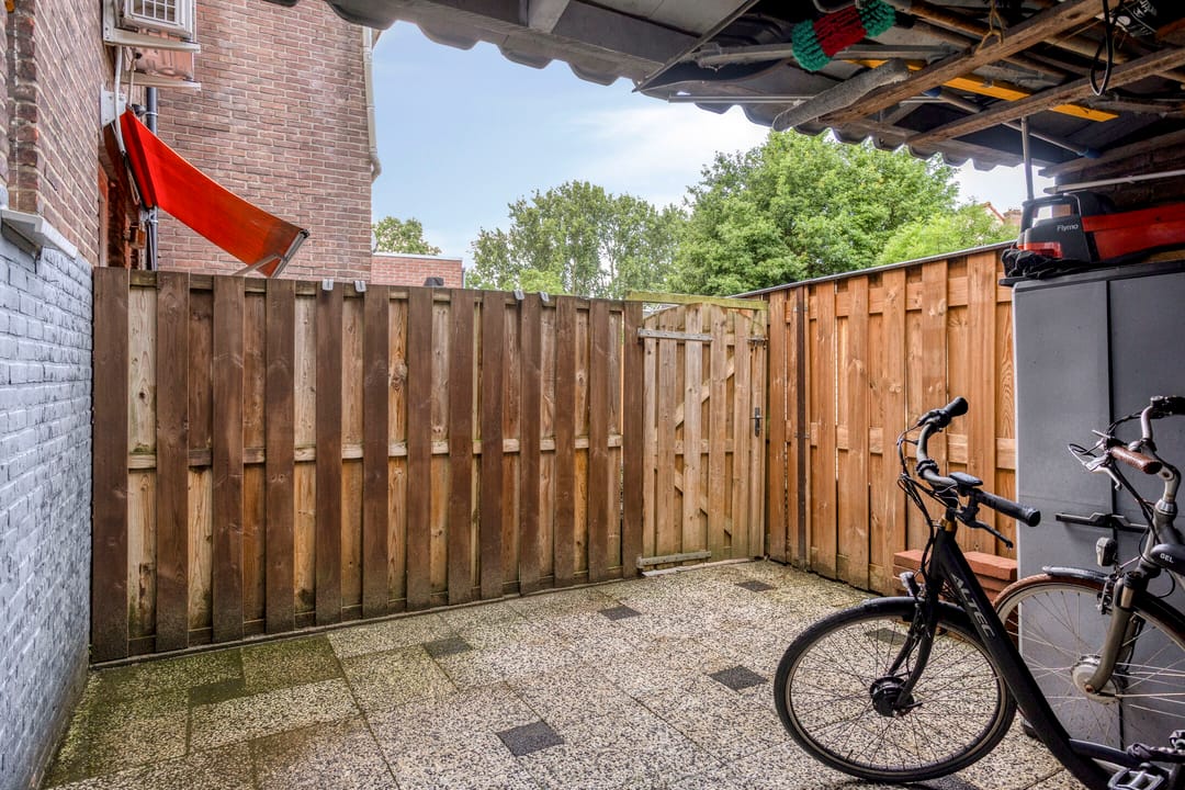 Corner Home with Solar Panels in De Staart, Dordrecht — 26