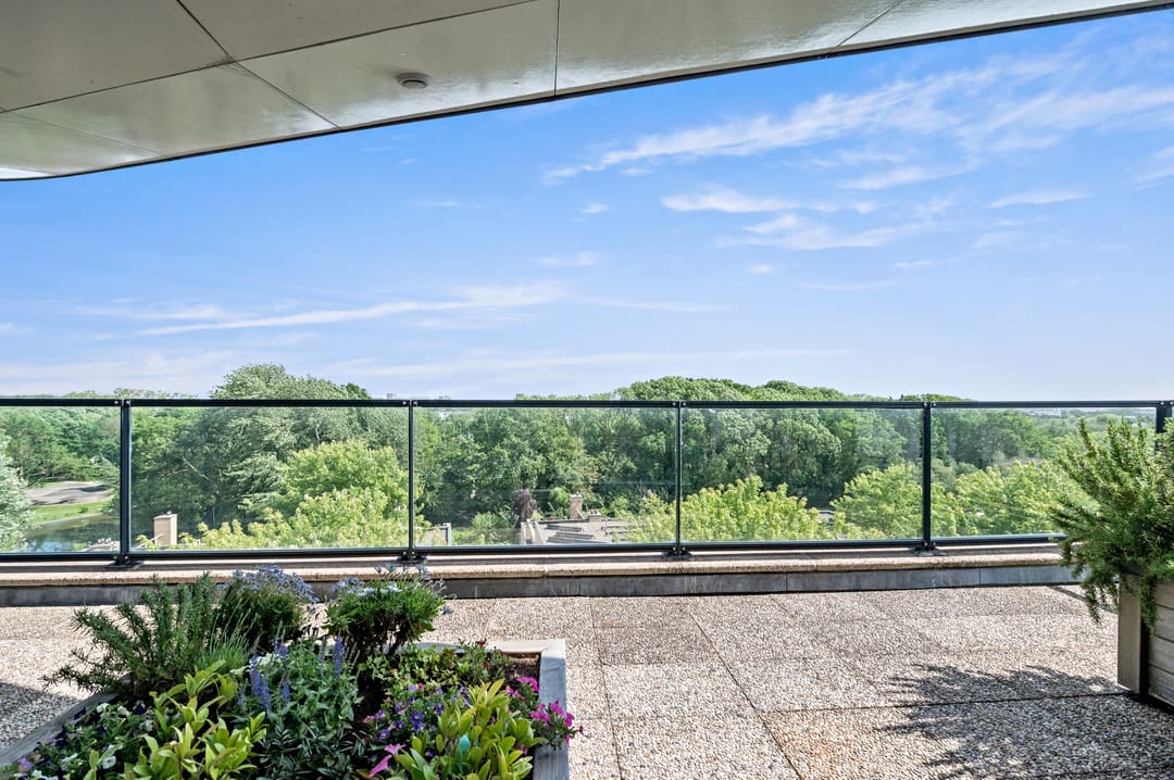Exclusive Penthouse with Expansive Terraces and Panoramic Views in Delft — 16