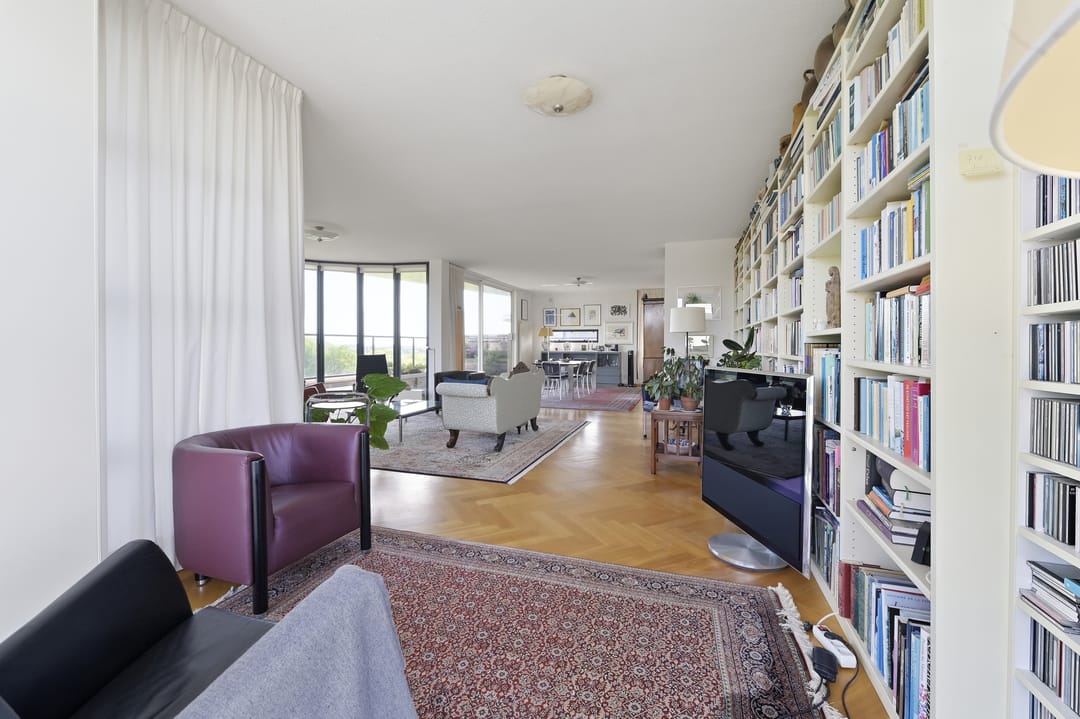 Exclusive Penthouse with Expansive Terraces and Panoramic Views in Delft — 11