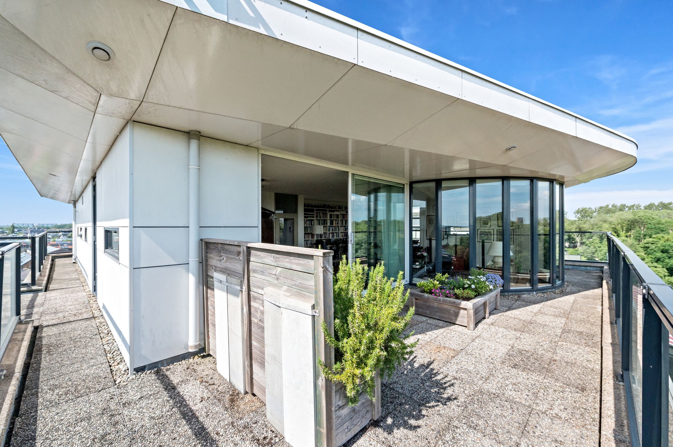 Exclusive Penthouse with Expansive Terraces and Panoramic Views in Delft — 18