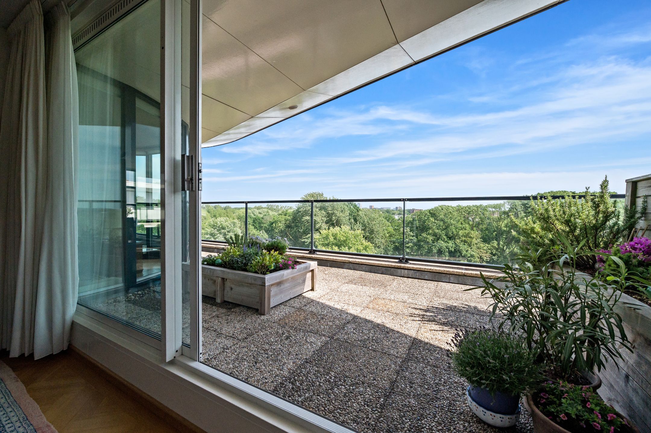 Exclusive Penthouse with Expansive Terraces and Panoramic Views in Delft — 15