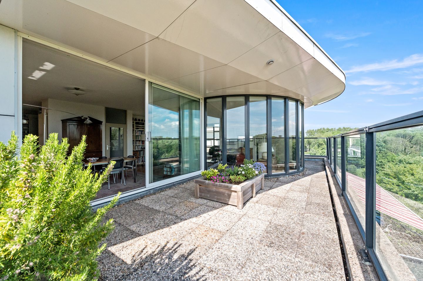 Exclusive Penthouse with Expansive Terraces and Panoramic Views in Delft — 14