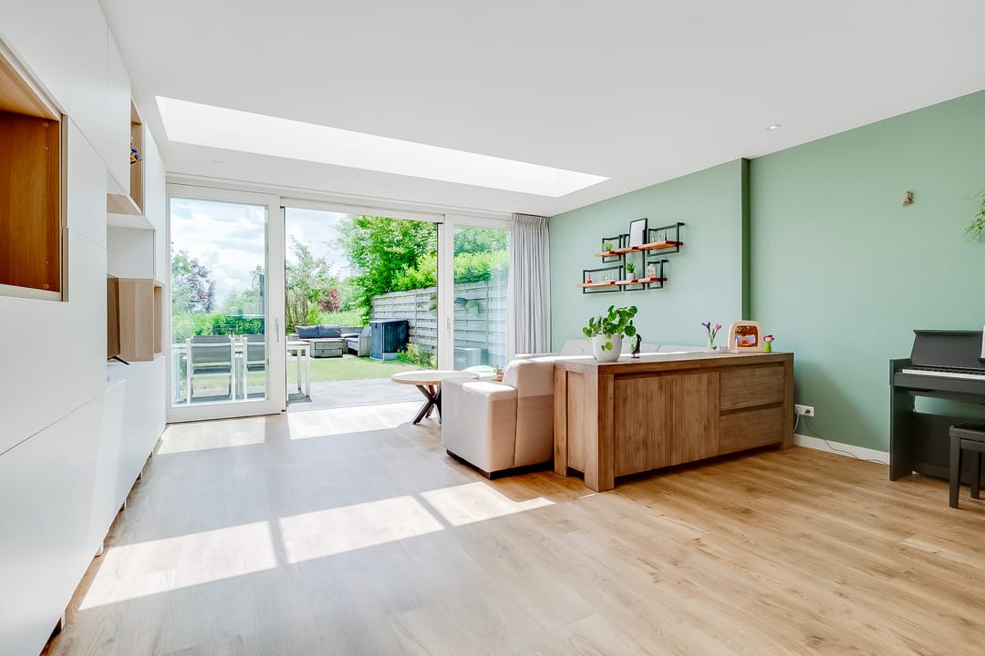 Family Terraced Home with Panoramic Meadow Views — 16