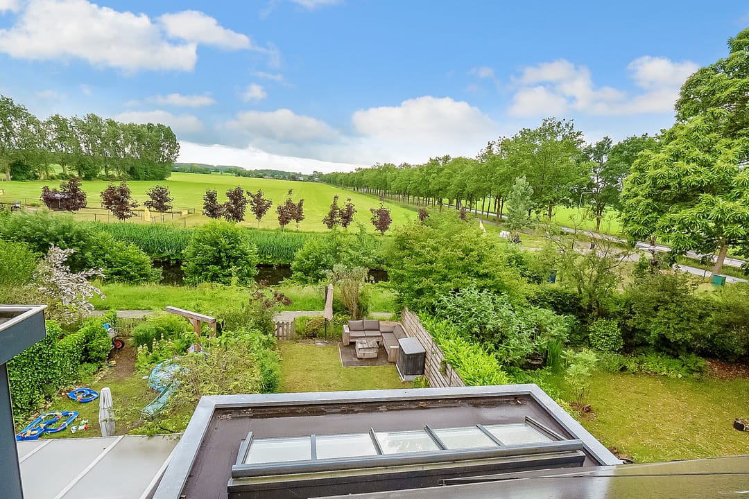 Family Terraced Home with Panoramic Meadow Views — 32