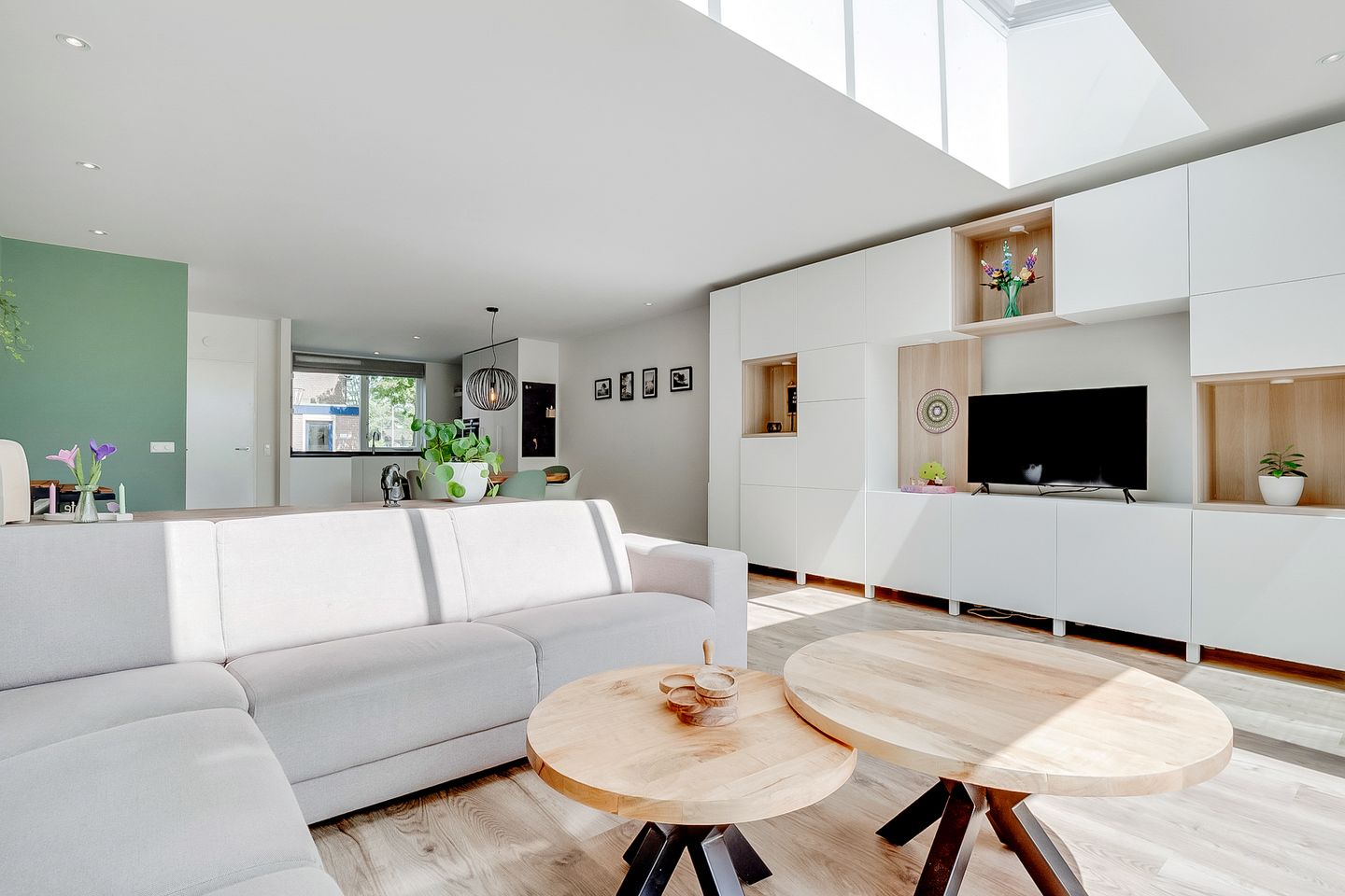 Family Terraced Home with Panoramic Meadow Views — 19