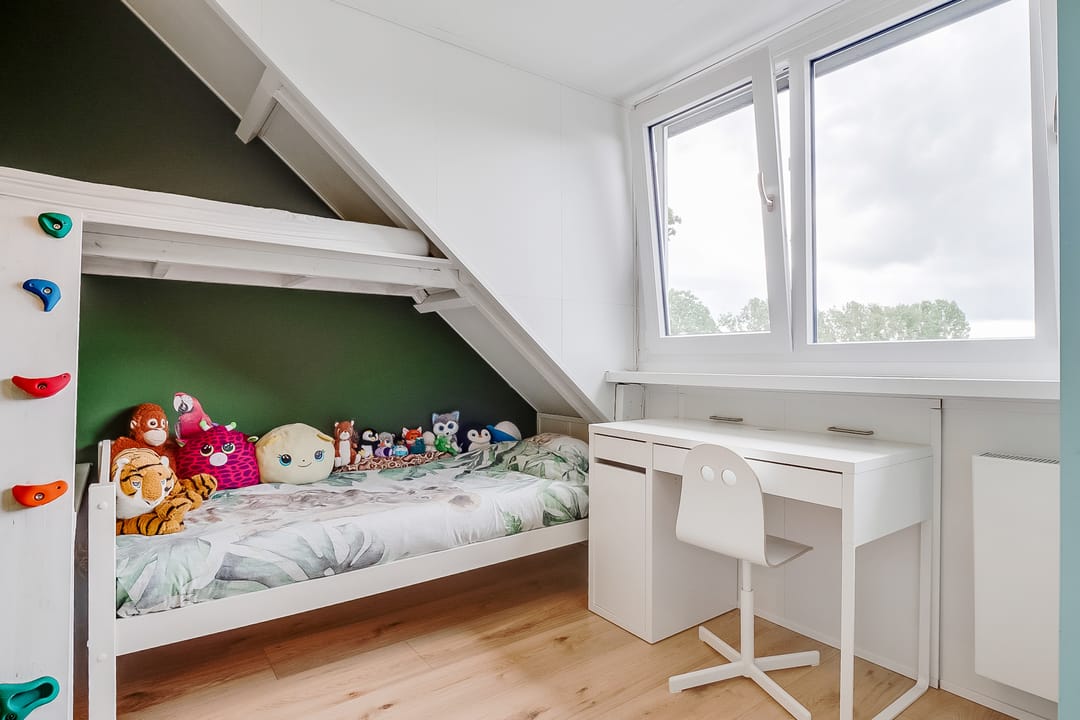 Family Terraced Home with Panoramic Meadow Views — 41