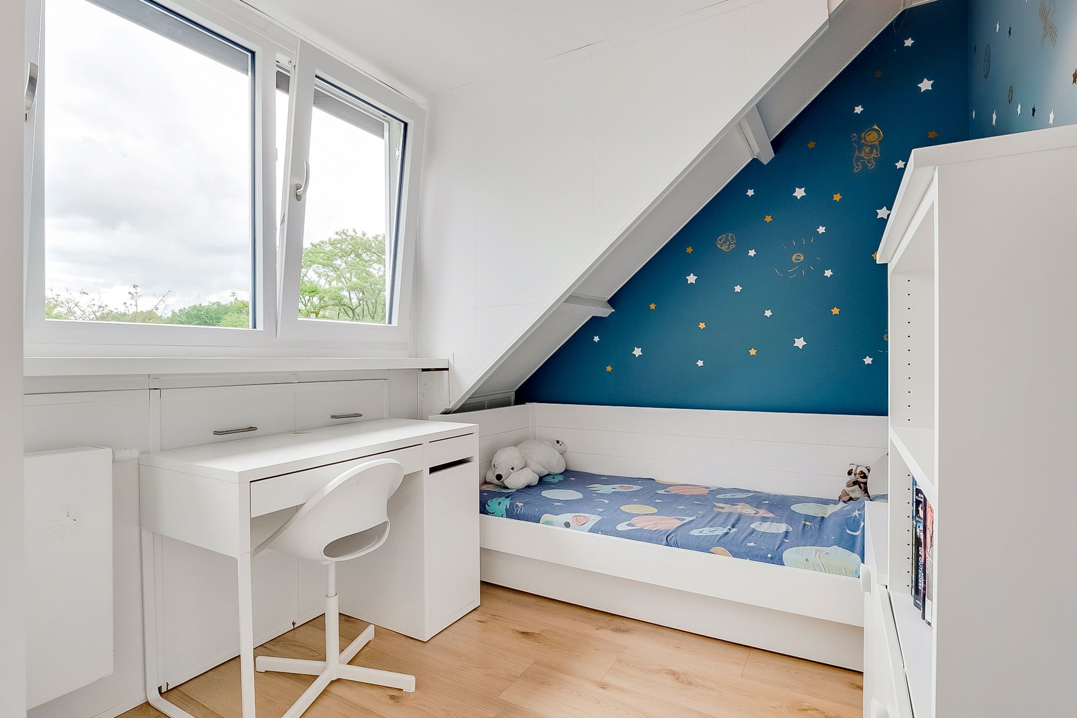Family Terraced Home with Panoramic Meadow Views — 39
