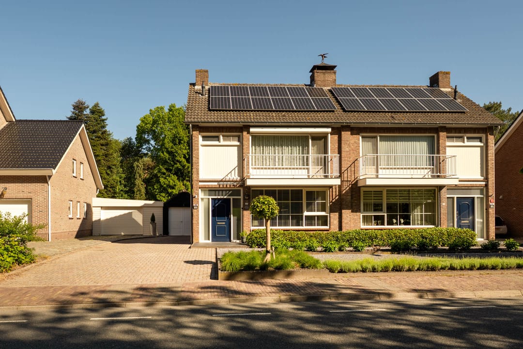 Amplia Casa Pareada con Jardín Adyacente al Bosque y Garaje en Ossendrecht