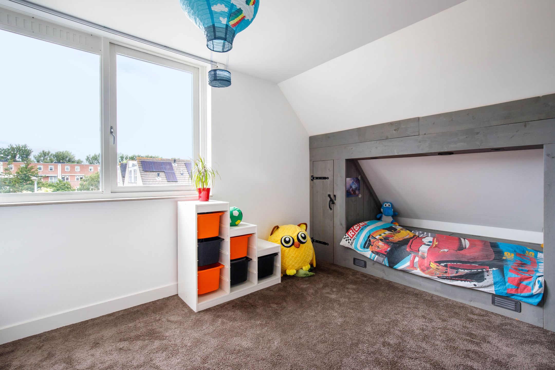 Renovated Family Home with Water Views and Full Basement in Leidschendam — 33