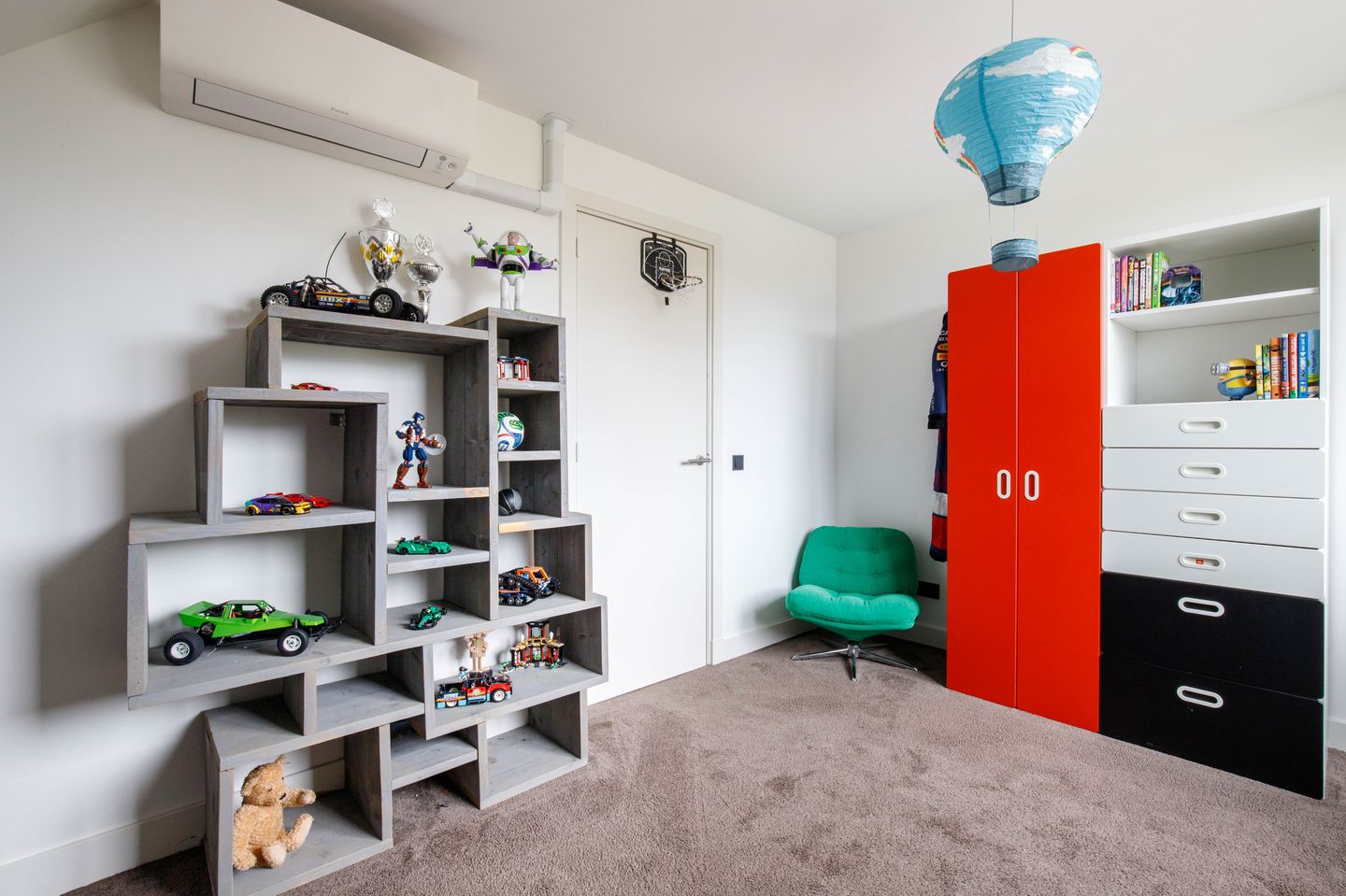 Renovated Family Home with Water Views and Full Basement in Leidschendam — 34