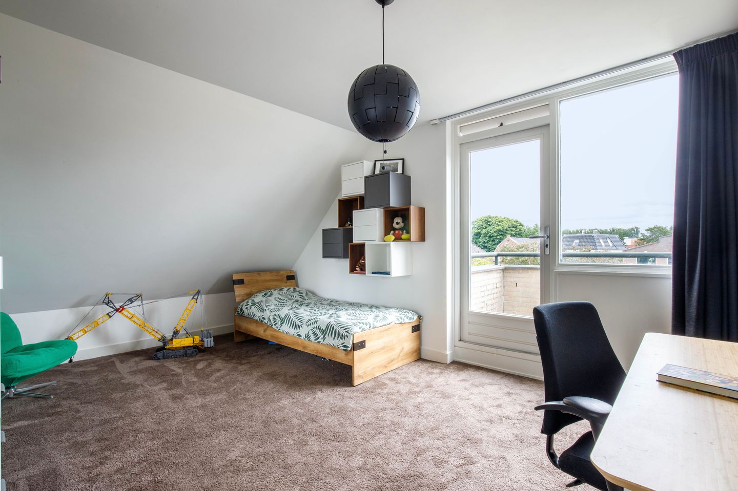Renovated Family Home with Water Views and Full Basement in Leidschendam — 35