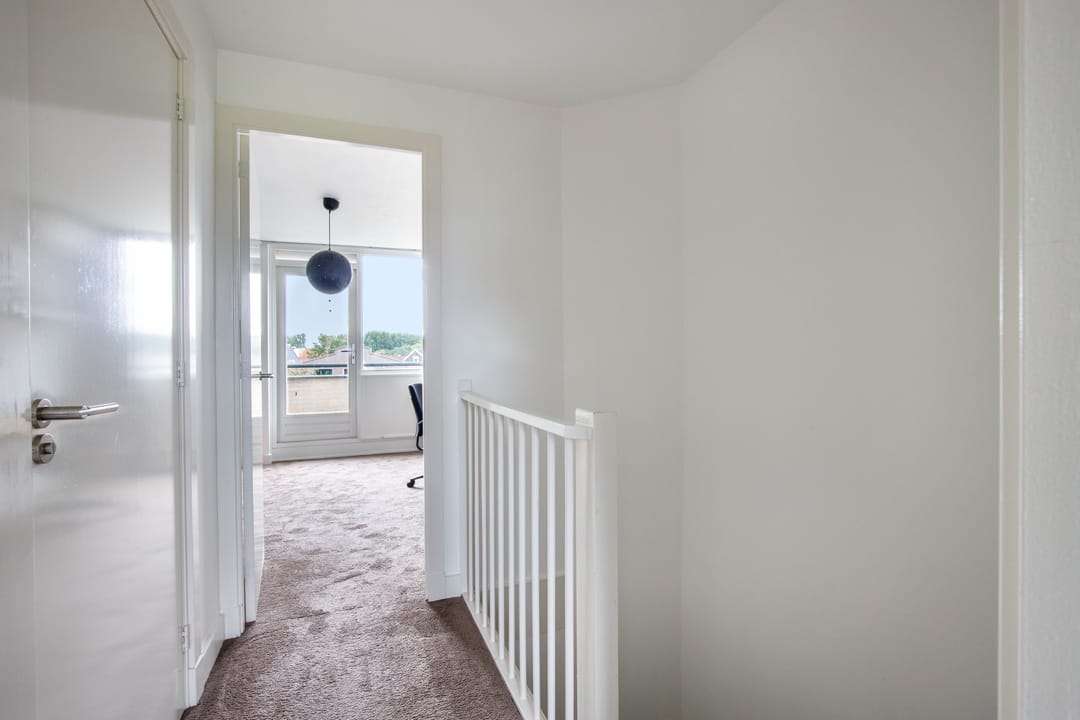 Renovated Family Home with Water Views and Full Basement in Leidschendam — 32